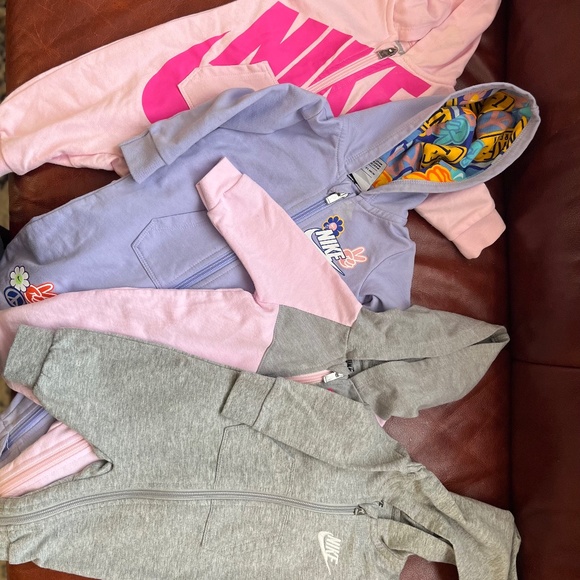 4 Nike sets for sale (35$ for all) - Picture 1 of 1